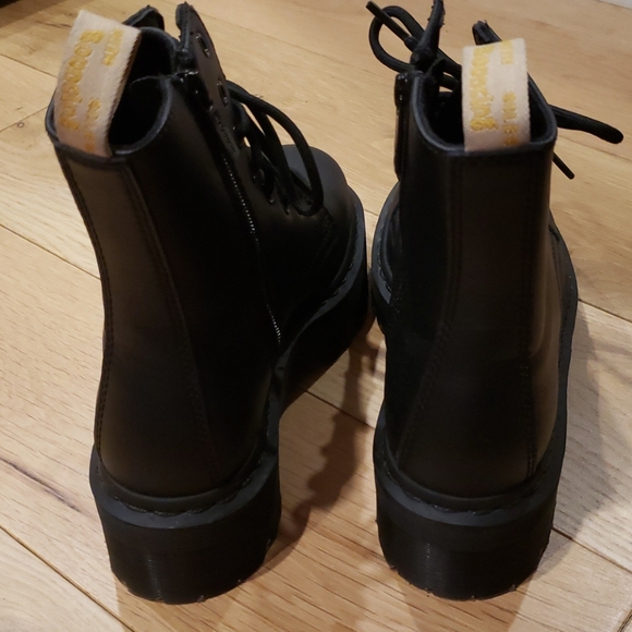 Like new Jadon mono blk vegan platform boot sz 7. - Picture 5 of 7